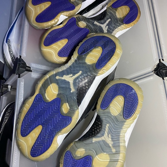 2 pair of jordan 11’s one concord and one space jam. Both pair are size 10.5 - Picture 5 of 9